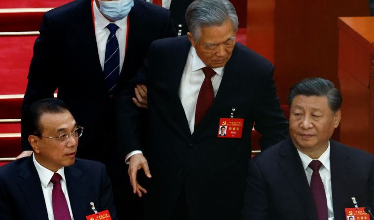 Hu Jintao: Former Chinese leader unexpectedly led out of Party Congress- QHN