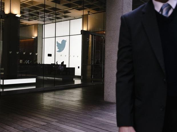 Twitter’s mass exodus of employees under Musk spurs fear site will decay- QHN