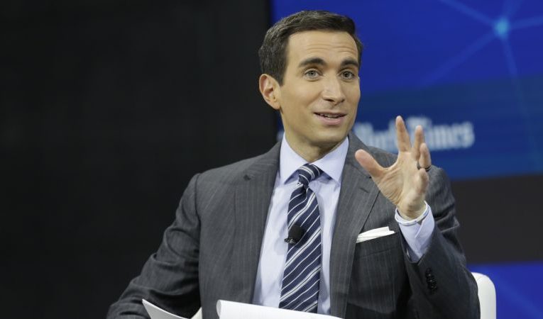 CNBC’s Andrew Ross Sorkin says covering the SVB meltdown is like ‘walking a tight rope’- QHN