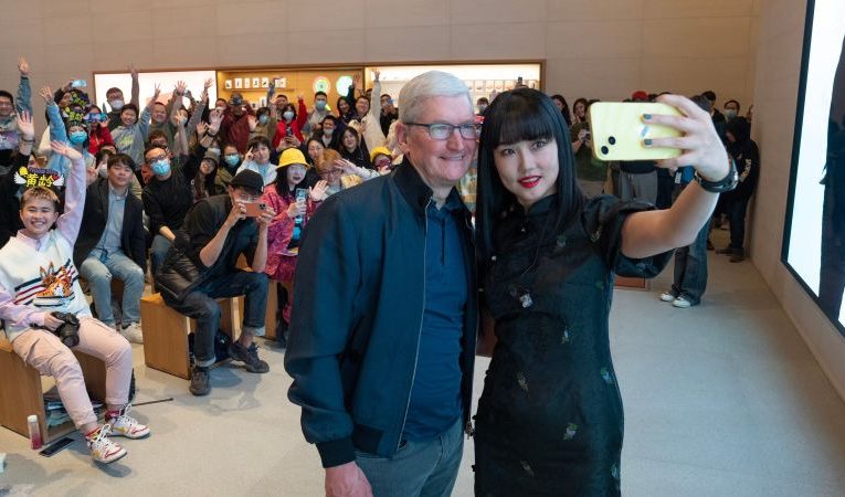 After TikTok chief’s grilling in Washington, Apple’s Tim Cook is all smiles in Beijing- QHN