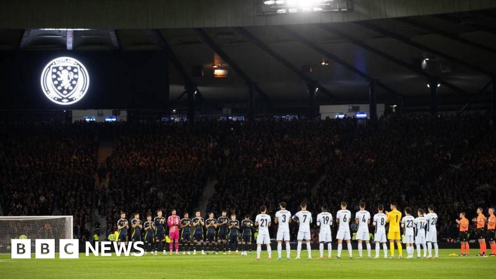 Scotland fans pay tribute to Alex Salmond with minute’s applause- QHN