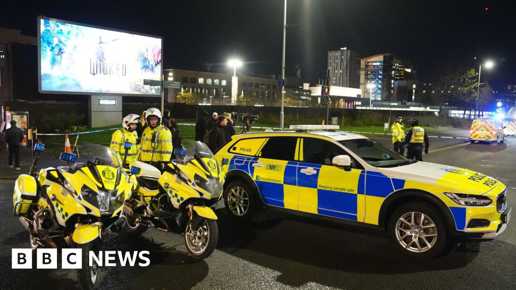 Three arrested after Glasgow Buchanan Bus Station evacuation- QHN